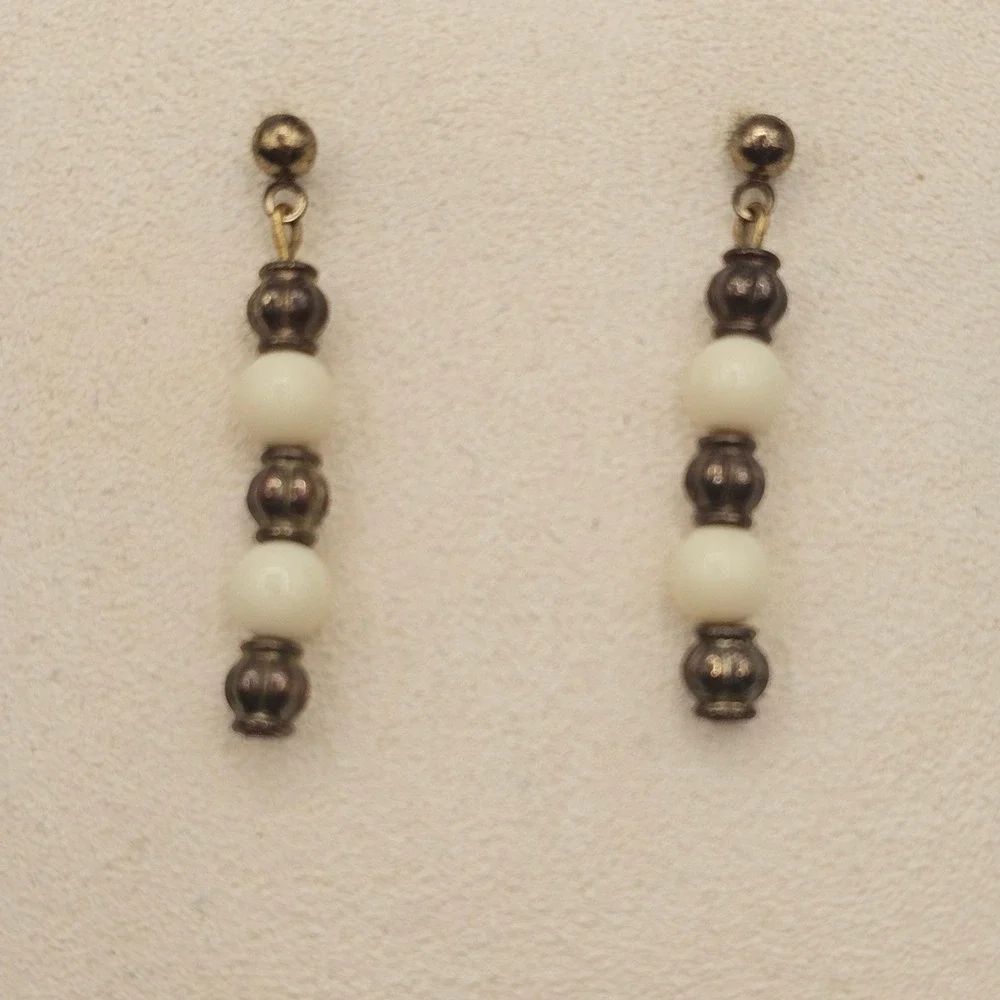 Vintage‎ Beaded Dangle Earrings Cream Gold Tone Boho Drop 1.25